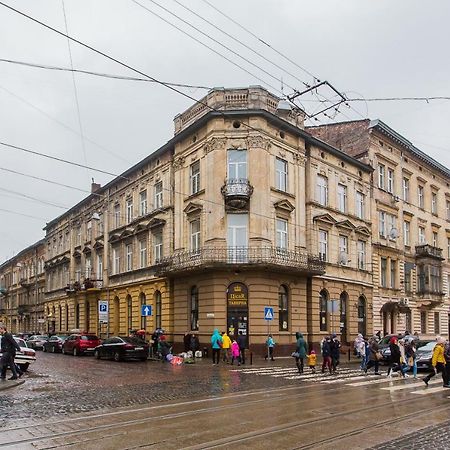 Baker'S Street Hostel Lviv Buitenkant foto