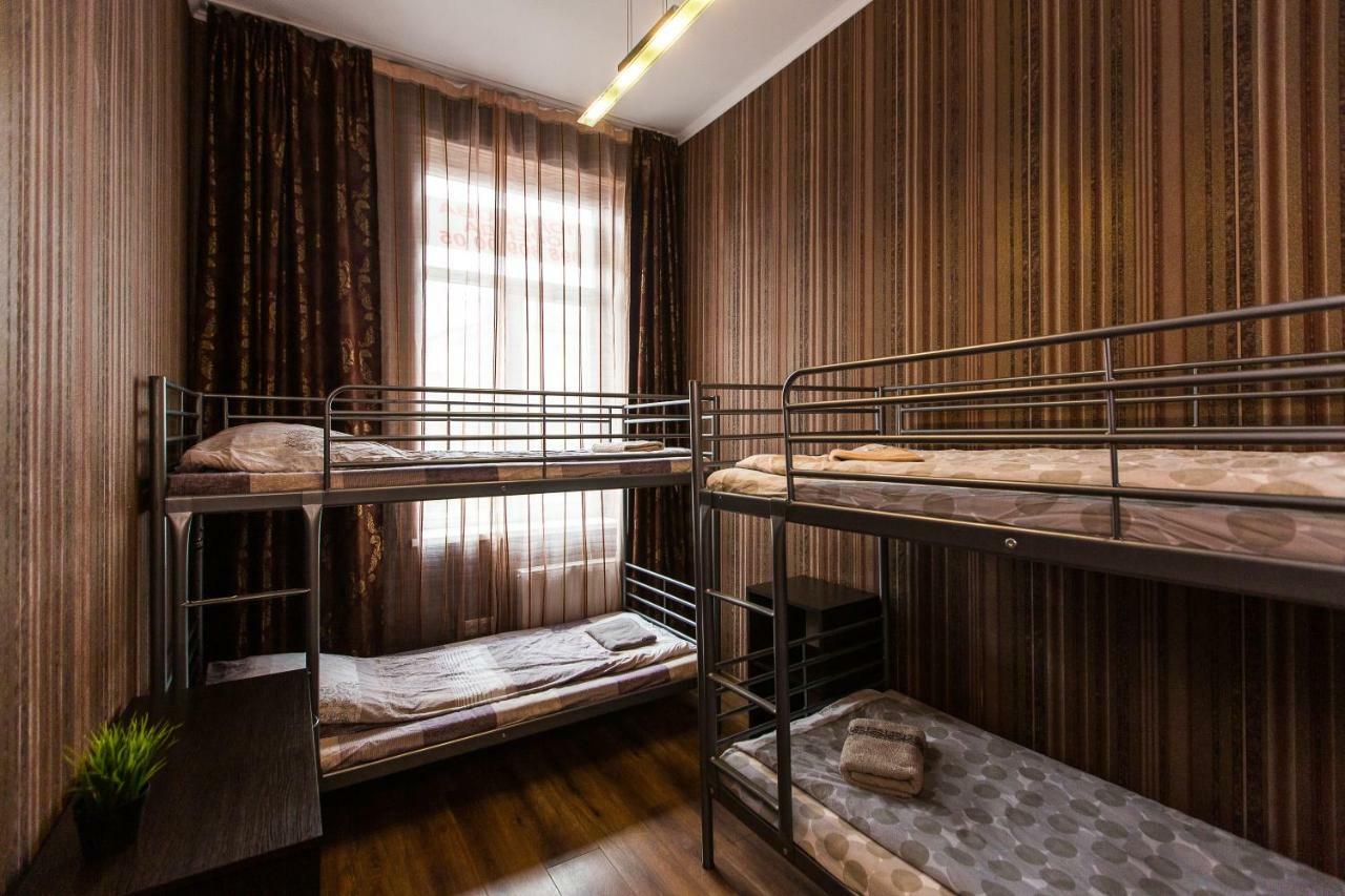 Baker'S Street Hostel Lviv Buitenkant foto