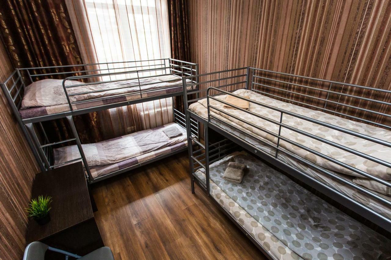Baker'S Street Hostel Lviv Buitenkant foto