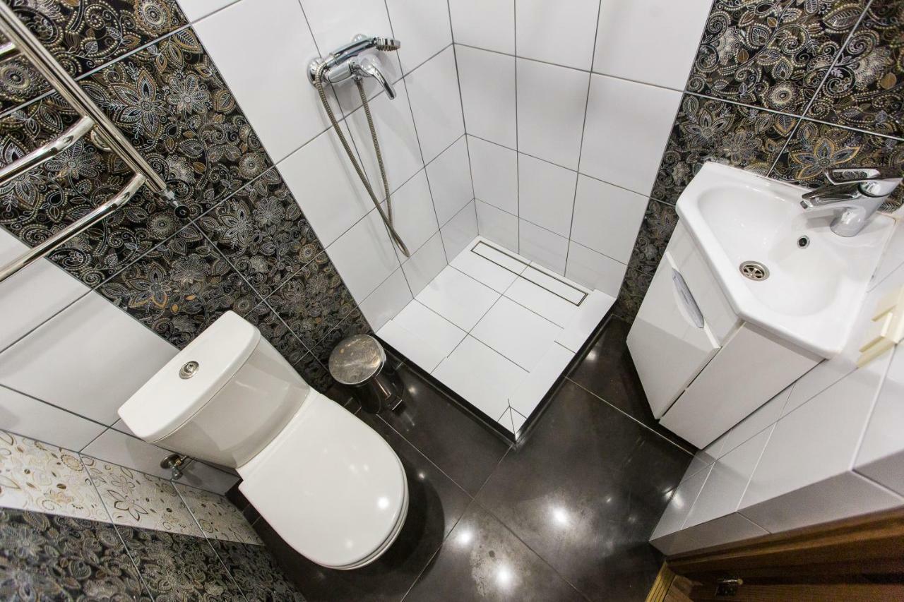 Baker'S Street Hostel Lviv Buitenkant foto